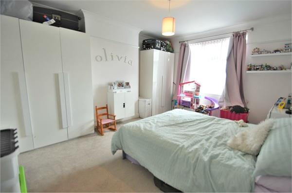 Longfield Avenue, Mill Hill
